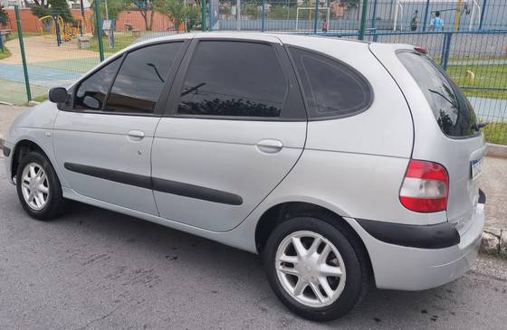 RENAULT SCÉNIC 2.0 PRIVILÉGE 16V GASOLINA 4P AUTOMÁTICO